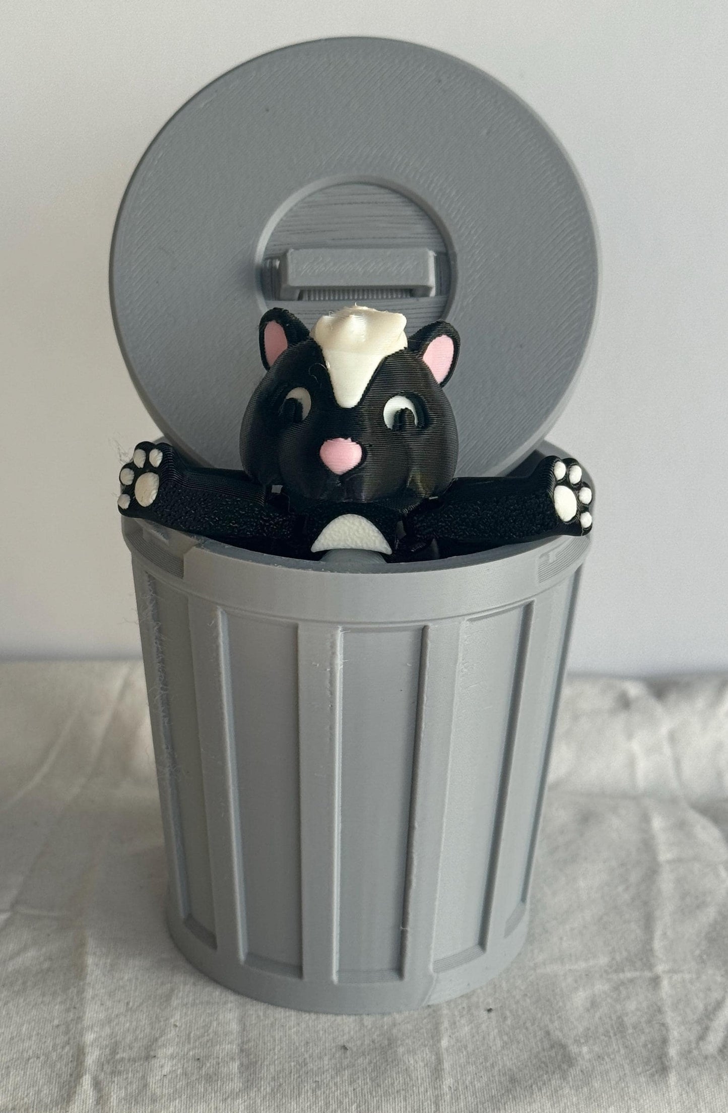 Skunk Fidget Toy, 3D Printed Articulated Skunk – Dumpster Animal Gift – Trash Can or Tree Stump Desk Pet – Cute Animal Figurine My Store