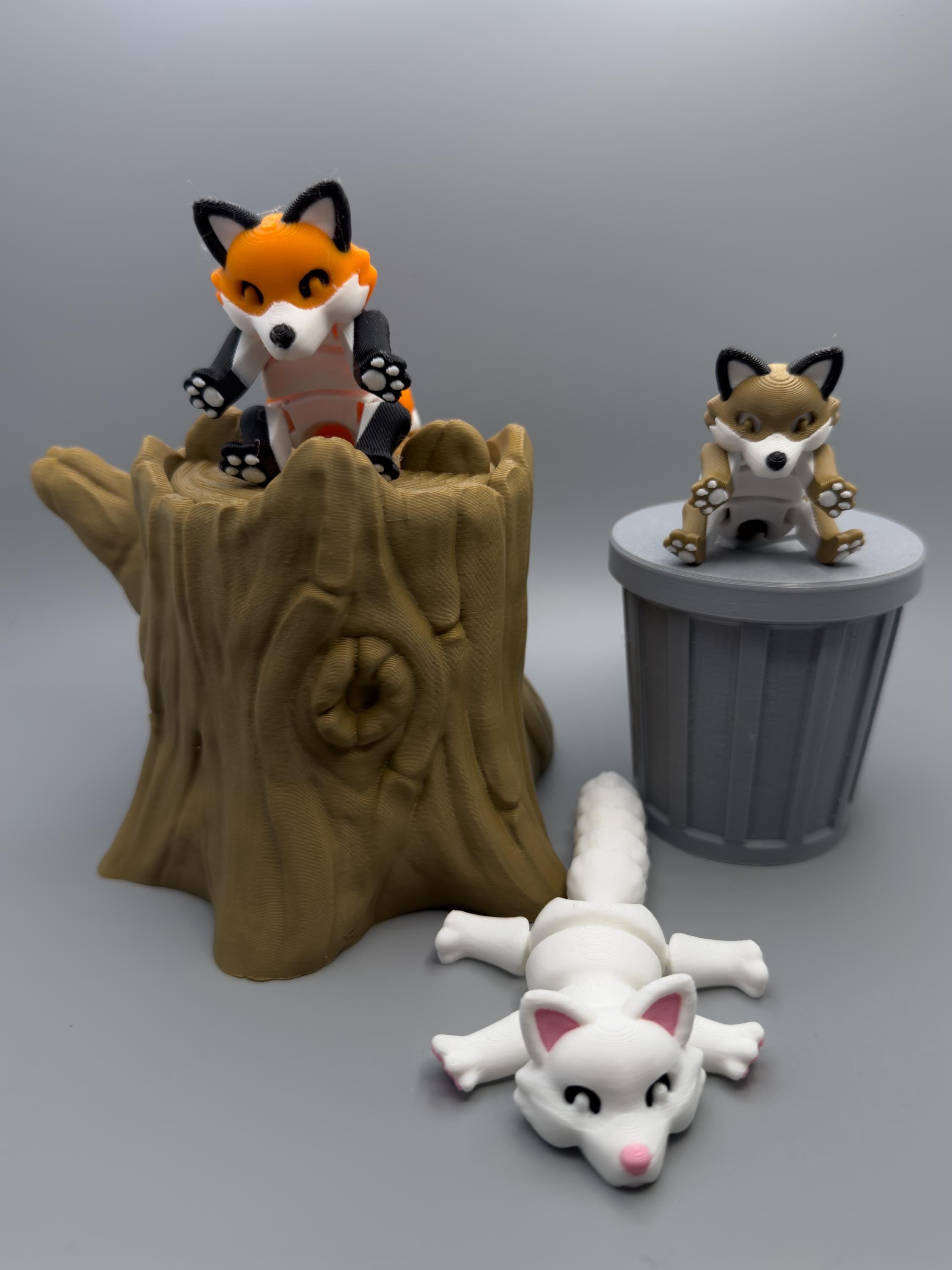 3D-Printed Fox with Tree stump - Trash Can - 3D Printed Articulated Fox – Trash fox Fidget-Friendly – Perfect Gift! - KV3D Designs