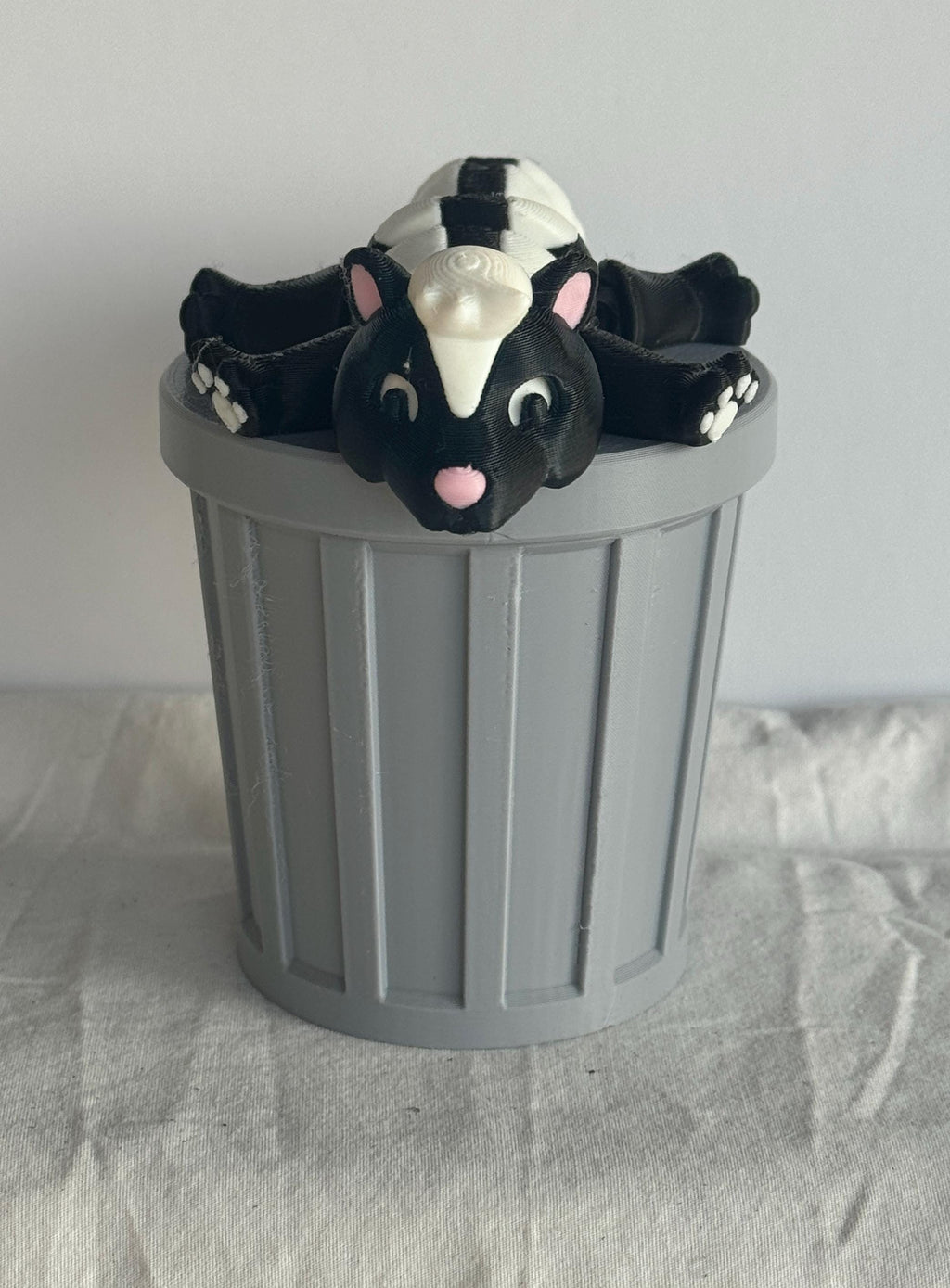 Skunk Fidget Toy, 3D Printed Articulated Skunk – Dumpster Animal Gift – Trash Can or Tree Stump Desk Pet – Cute Animal Figurine - KV3D Designs