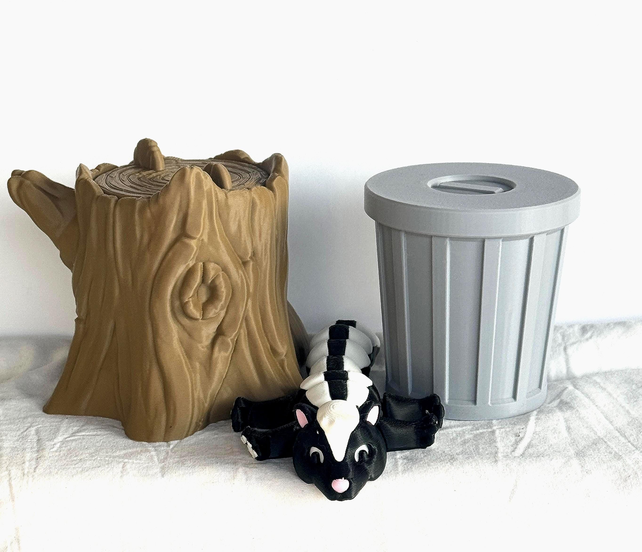Skunk Fidget Toy, 3D Printed Articulated Skunk – Dumpster Animal Gift – Trash Can or Tree Stump Desk Pet – Cute Animal Figurine - KV3D Designs