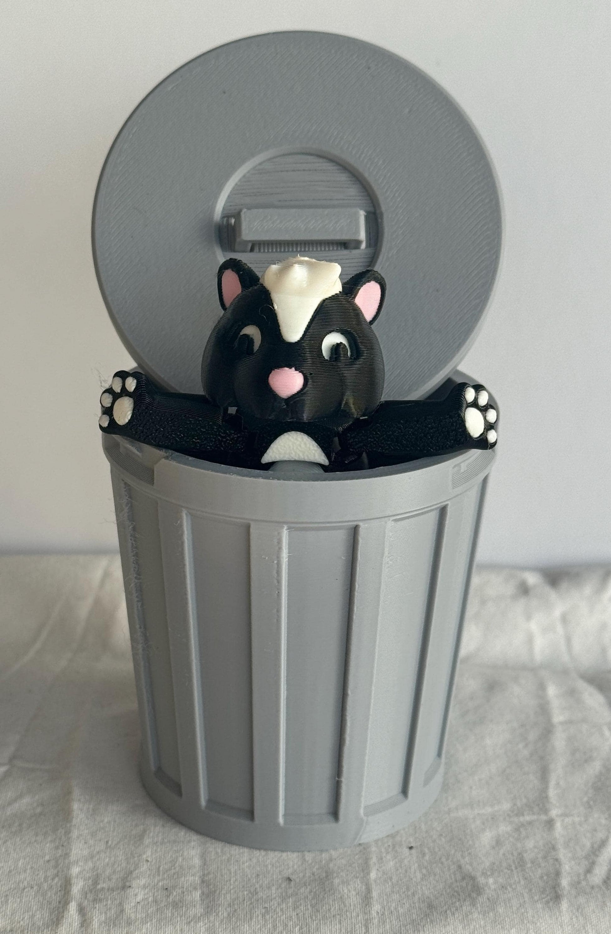 Skunk Fidget Toy, 3D Printed Articulated Skunk – Dumpster Animal Gift – Trash Can or Tree Stump Desk Pet – Cute Animal Figurine My Store