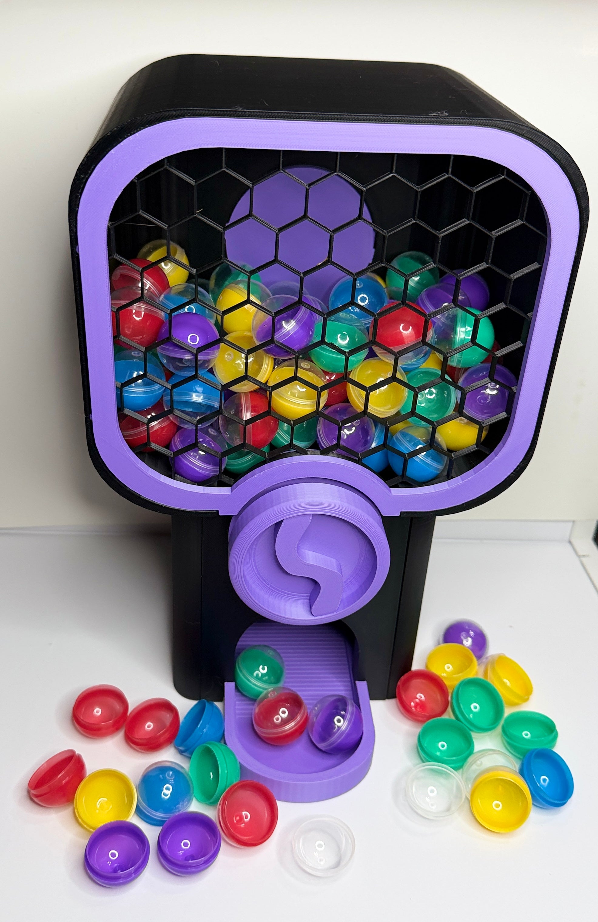 Functional 3D printed mini vending machine dispensing capsule toy